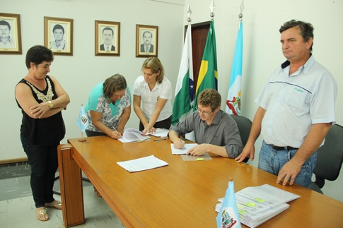 Produtos da agricultura familiar complementa alimentação escolar em Capitão Leônidas Marques