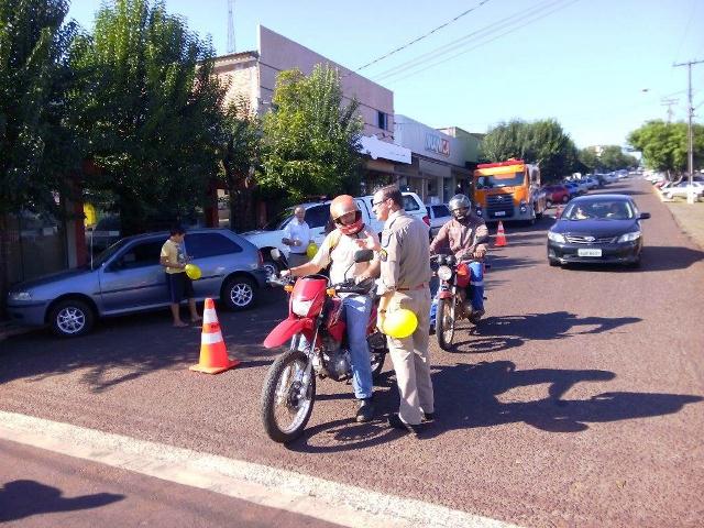 Defesa civil e Policia Militar conscientização motoristas e pedestres de Capitão