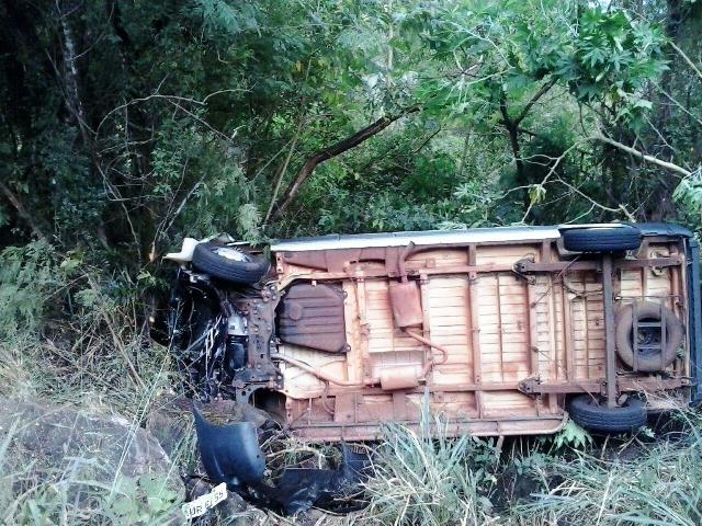 Van tomba e deixa pessoas feridas na PR 484 em Boa Vista