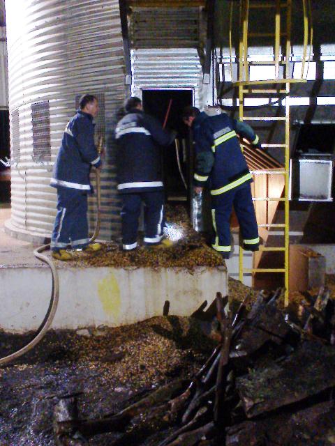 Incêndio em silo em Capitão