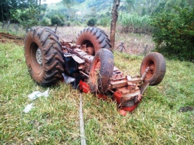 Trabalhador morre após cair com trator em ribanceira em Boa Vista da Aparecida