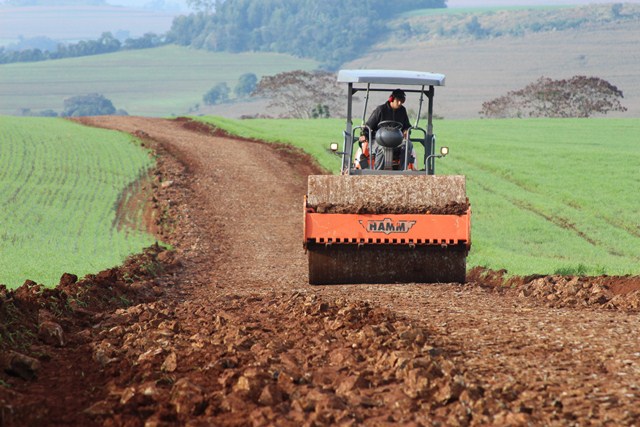 Duas comunidades de Nova Prata recebem cuidados do setor Rodoviário