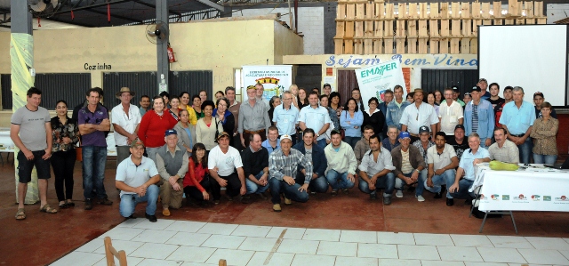 Realizado planejamento participativo com produtores de leite de Santa Lucia