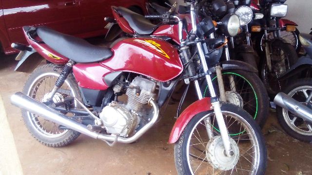 Moto furtada foi encontrada abandonada em Capitão