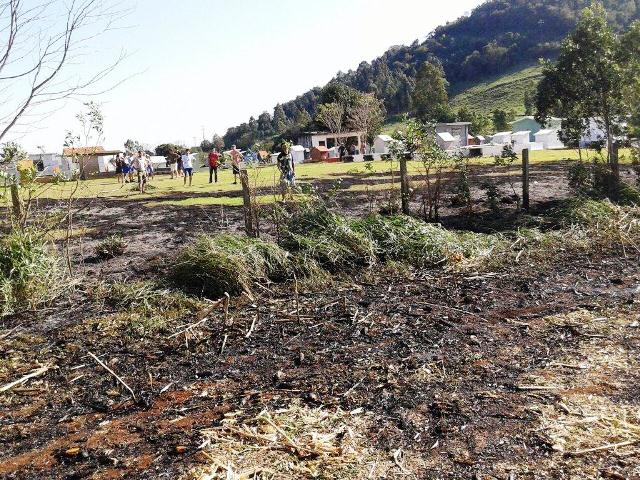 Capitão.Incêndio inicia no cemitério e invade mata em Alto Alegre