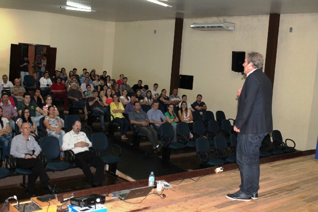 Marcos Pulga ministra palestra 