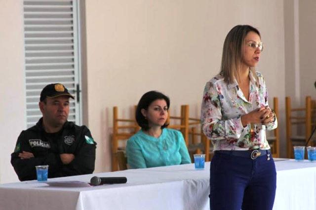 Juíza discute proibição da venda de bebidas de álcool para menores em Salto do Lontra,Nova Prata e N