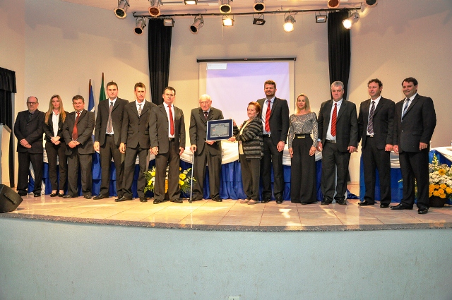 Ex-Prefeito João Maria recebe Título de Cidadão Honorário de Salto do Lontra