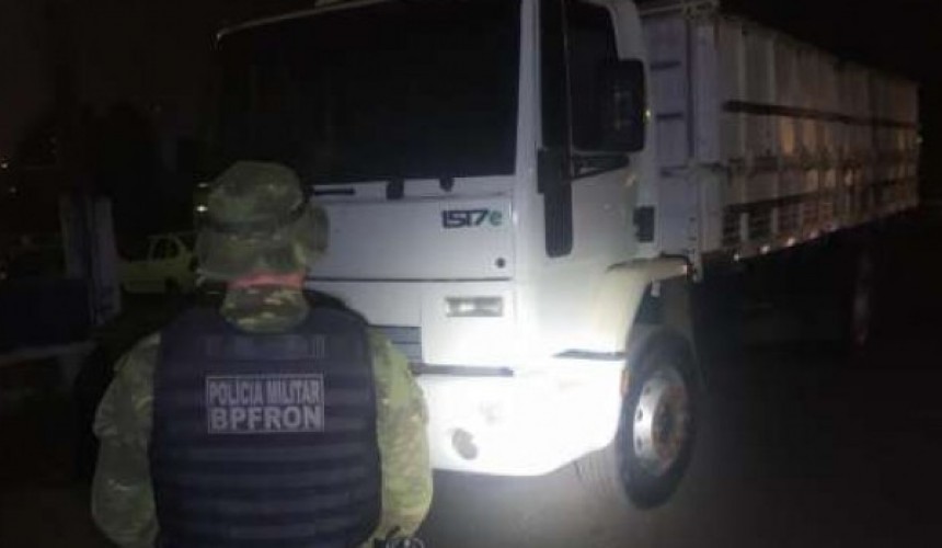 Caminhão com cigarros contrabandeados é apreendido após 500 km de perseguição em Ponta Grossa