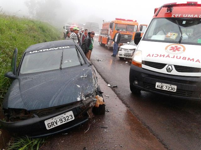 Colisão frontal deixa motorista preso as ferragens na BR-163 em Lindoeste