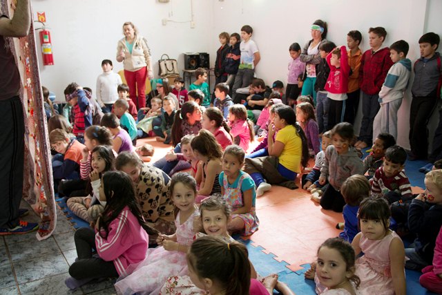 Alunos da Escola Municipal do Campo dos Bandeirantes fazem troca de experiências