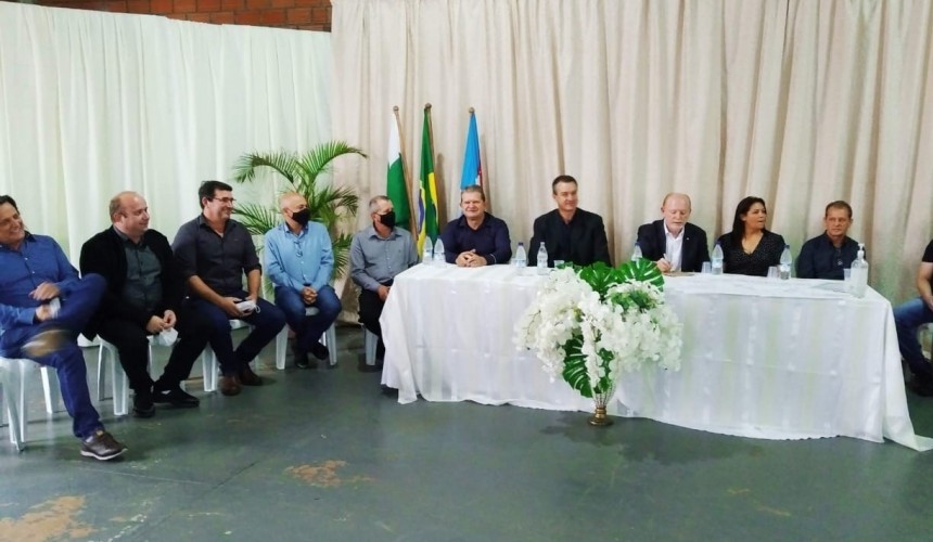 Deputado Vermelho e Diretor do FNDE assinam termo para a construção de nova escola em Santa Lúcia