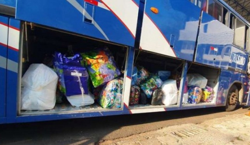 Receita Federal retém três ônibus de turismo com mercadorias descaminhadas em Medianeira