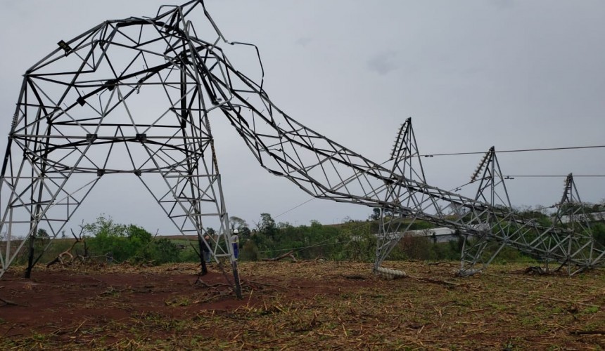 Temporal provoca estragos na rede elétrica nas regiões Sudoeste e Oeste