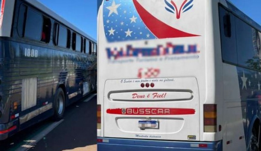 Receita Federal apreende dois ônibus com R$500 mil em mercadorias irregulares