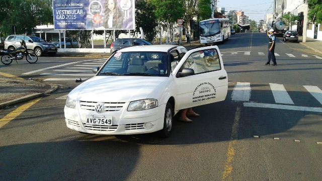 Carro da prefeitura de Salto do Lontra provoca acidente em Beltrão