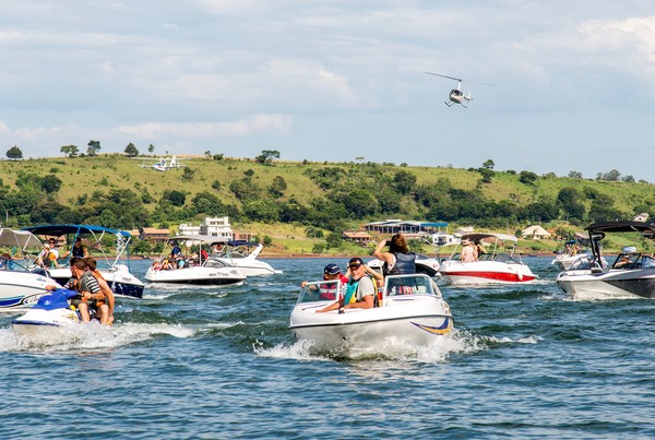 Boa Vista da Aparecida: Festa dos Navegantes surpreende com espetáculos de beleza no lago, na terra 