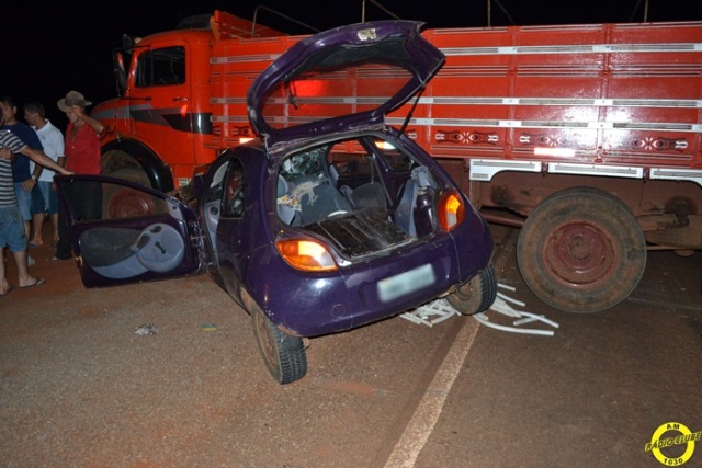 Carro e caminhão se envolvem em acidente na PR-182 em Realeza