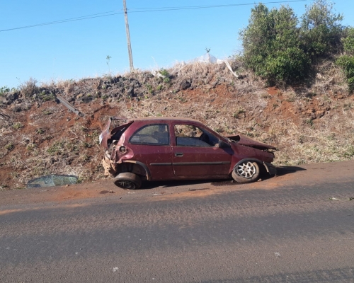 Homem fica ferido em capotamento na PR-182 em Ampére