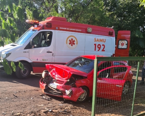 Colisão frontal entre carros deixa duas pessoas feridas em Capitão