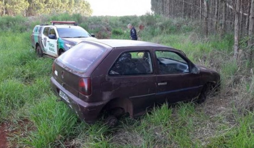 Carro furtado há seis dias é recuperado próximo a BR 163 em Cascavel