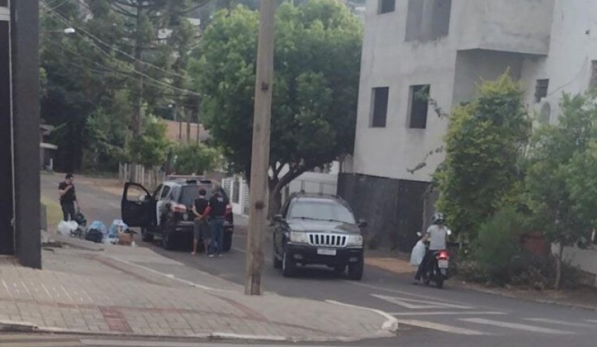 Polícia Civil cumpre mandados contra responsáveis por ameaça de massacre escola em Francisco Beltrão