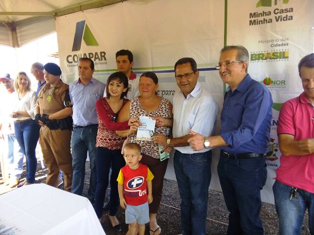 Administração Municipal de Santa Lúcia entrega 40 casas populares