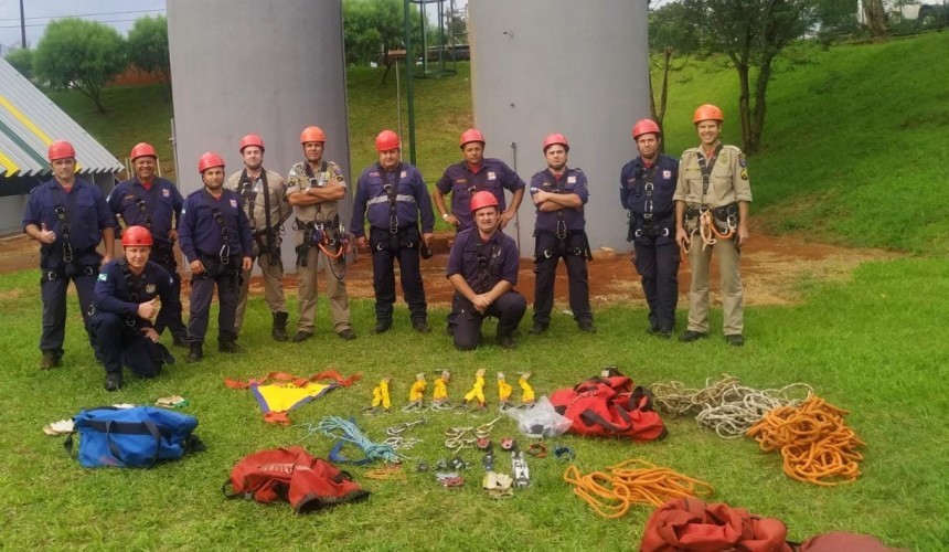 Equipe de Bombeiros de Capitão participou de treinamento em Quedas do Iguaçu