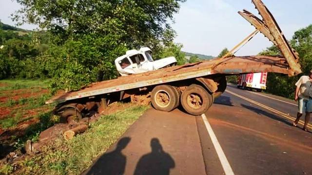 Caminhão se envolve em acidente em Capanema