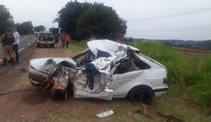 Homem morre, mulher e duas crianças ficam feridas em grave acidente na PR-281 entre São Valério e Planalto