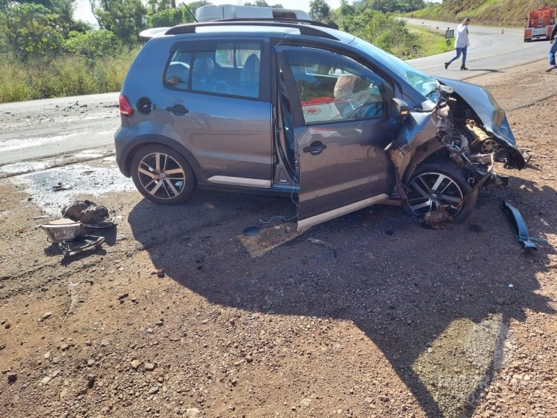 Carro E Van Se Envolvem Em Colis O Frontal Na Br Em Capit O R Dio