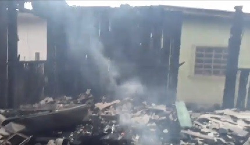 Duas casas são destruídas pelo fogo em Dois Vizinhos