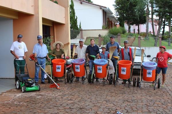 Prefeitura de Nova Prata do Iguaçu adquire carrinhos e máquinas novas