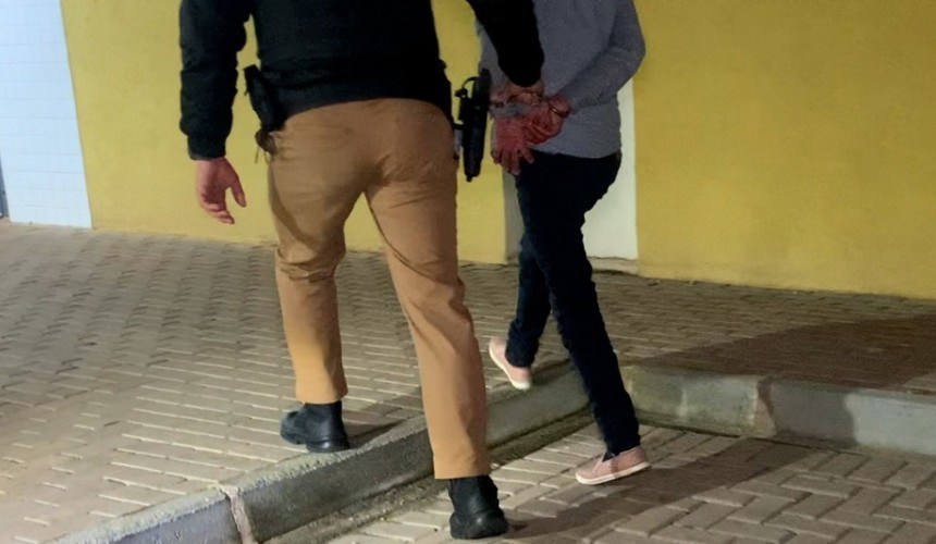 Homem de 62 anos é preso após agredir esposa em Cascavel