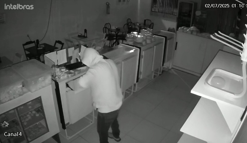 Ladrão invade padaria de madrugada e leva moedas R$ 200 e um Todinho em Capitão