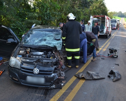 Acidente entre carro e caminhão deixa um ferido na PR-281