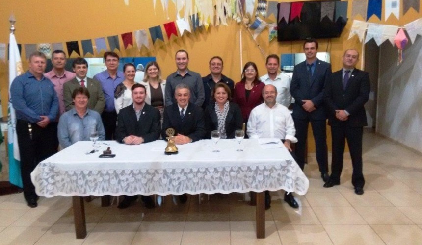 Rotary Club de Capitão empossa nova diretoria e novo associado