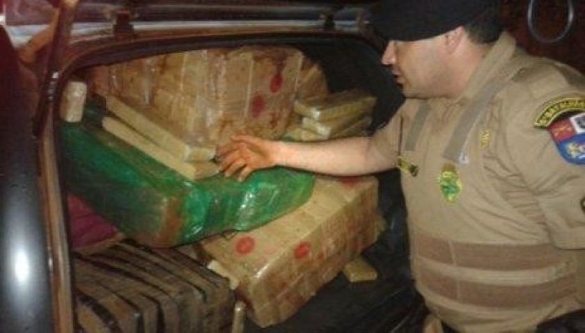 PM apreende 300 quilos de maconha em Lindoeste