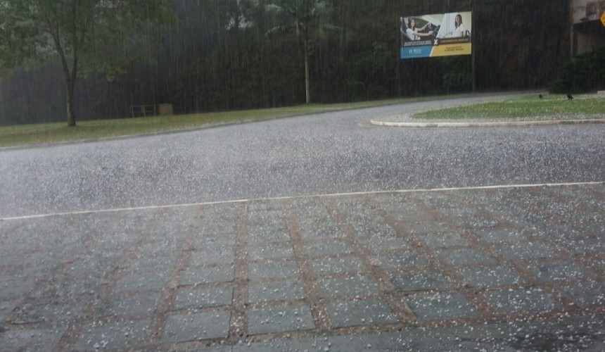 Chuva de granizo  em Capitão L. Marques