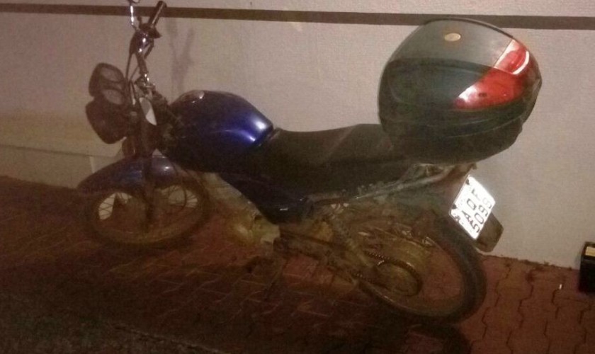 Policia de Capitão prende jovem furtando moto. Ele afirmou que queria ser preso pra ter onde dormir e comer