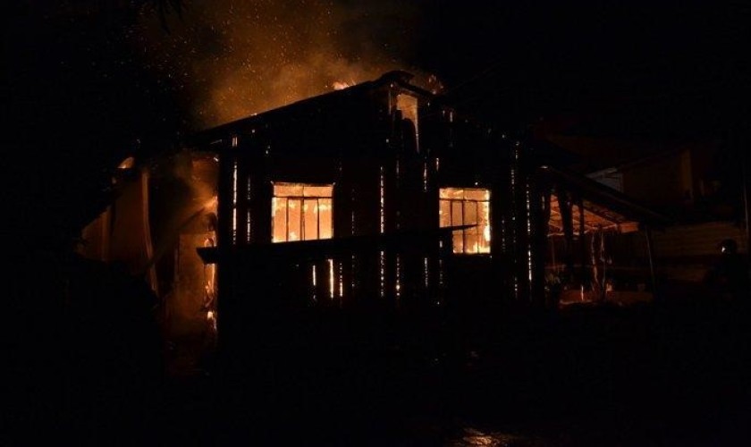 Casa é destruída em incêndio no Bairro Padre Josimo em Realeza