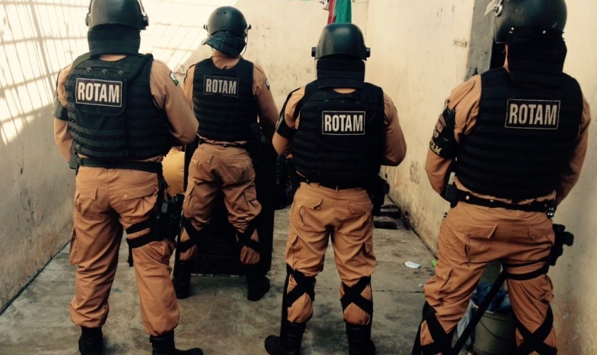 Operação bate grade na cadeia publica de Capitão. Presos tentam agredir policial