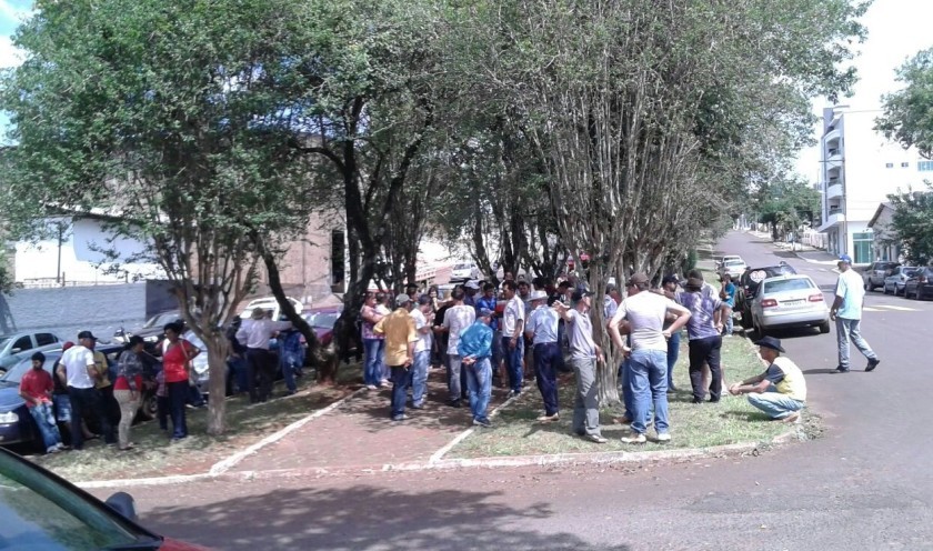 Atingidos fazem manifestação em frente escritório da Copel em Capitão