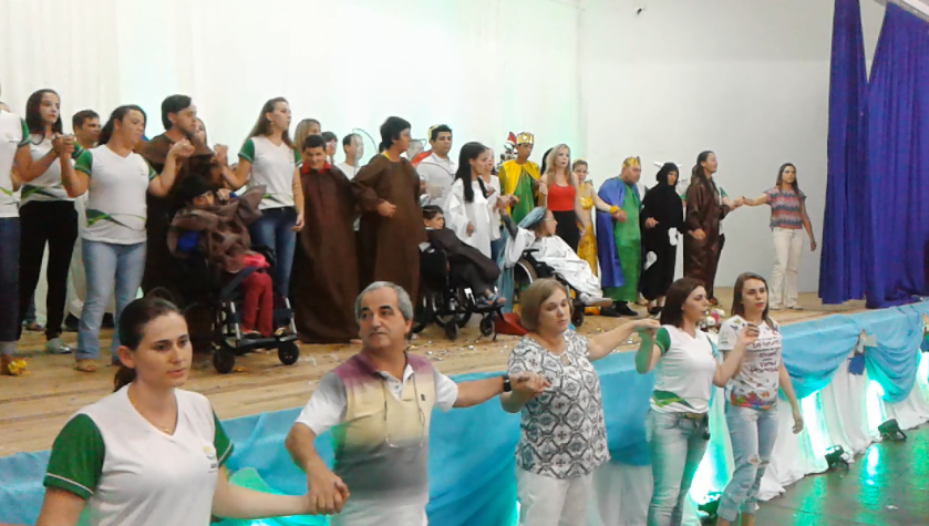 Apresentações da APAE emocionaram centenas de pessoas na Casa Da Cultura em Capitão. O evento marcou o encerramento das atividades desse ano