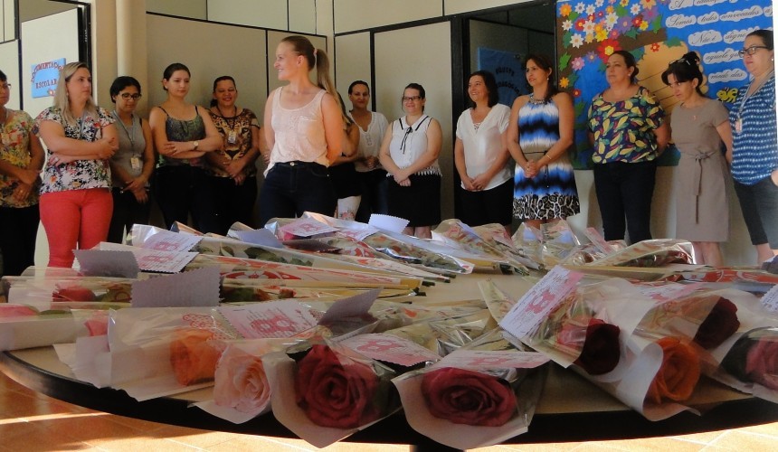 Dia Internacional da Mulher: 1ª Dama Zane homenageia funcionarias do município de Boa Vista da Aparecida