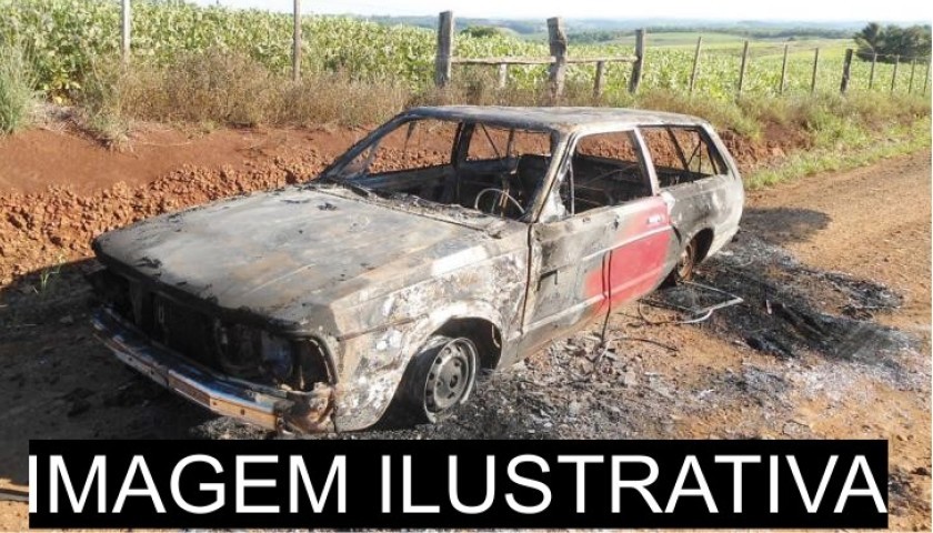Veiculo furtado na cidade é incendiado no interior de Capitão