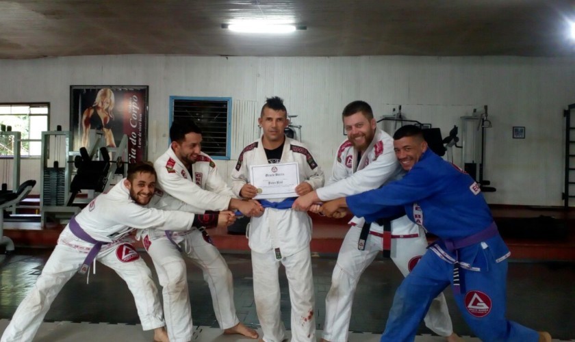 Alunos de Jiu Jitsu recebem graduação de faixa azul em Capitão