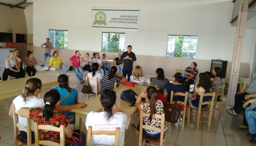Prefeito Claudio conversa com  os servidores da saúde de Capitão