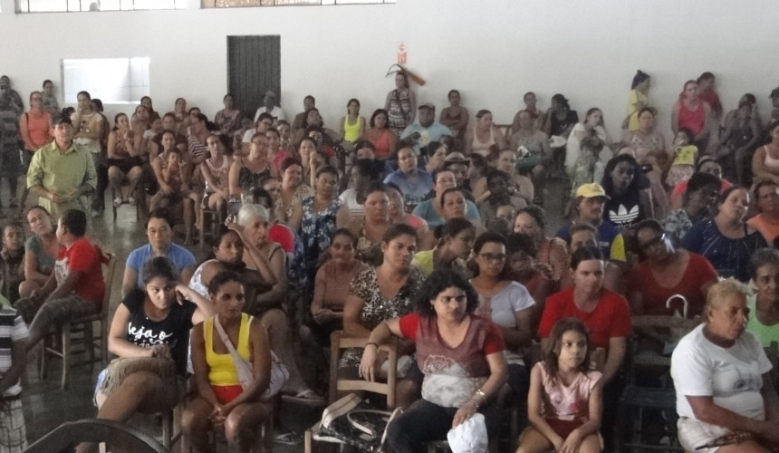 Beneficiários do programa Bolsa Família participam de reunião no Clube dos Veteranos em Boa Vista da Aparecida