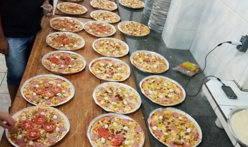 Grupo de jovens de Capitão faz balanço da venda de pizzas para custear viagem a Aparecida do Norte